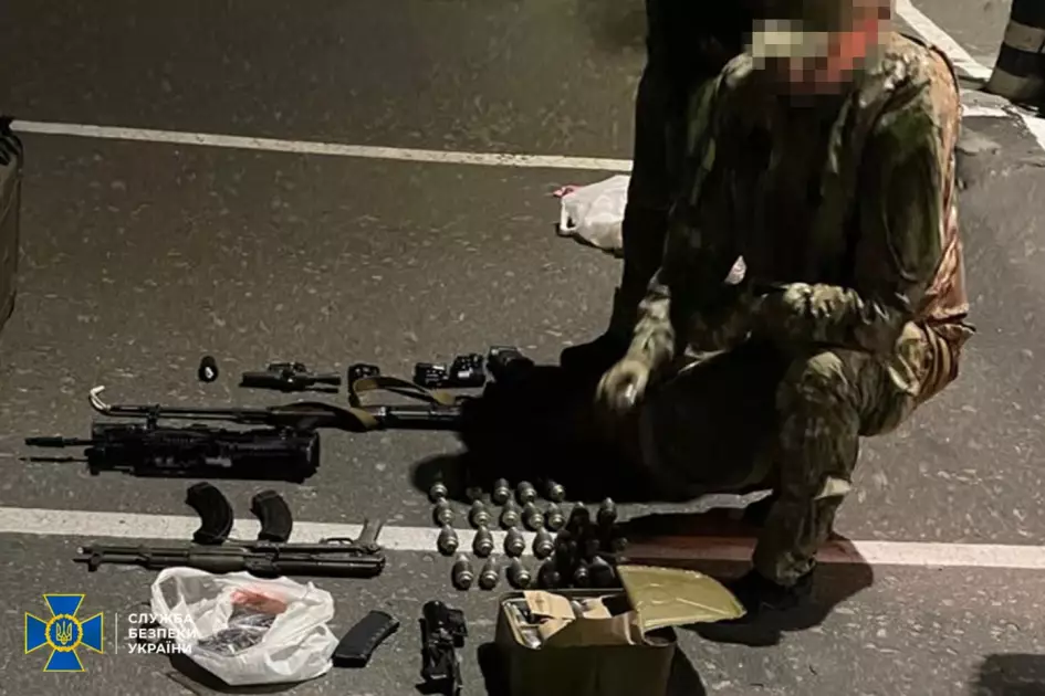 В Україні затримано групу ділків, які намагалися продати трофейну зброю - 4