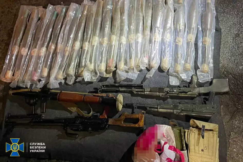 В Україні затримано групу ділків, які намагалися продати трофейну зброю - 1