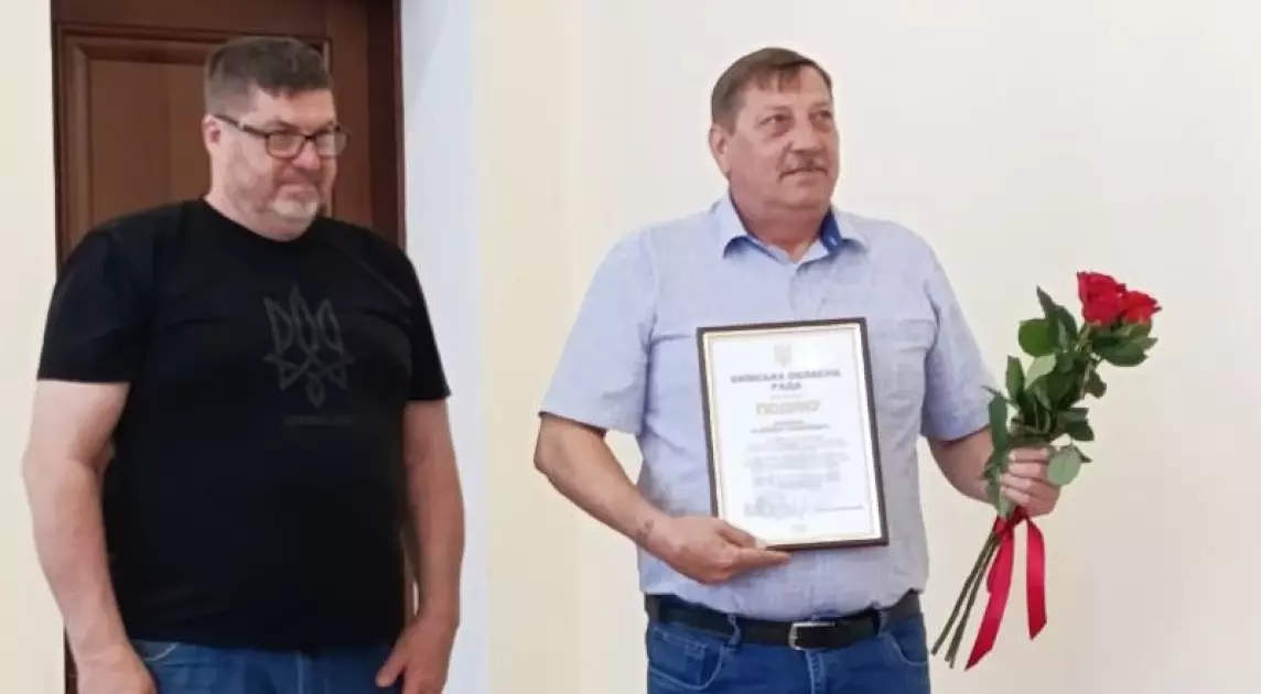 Водій шкільного автобуса з Українки, що рятував людей під обстрілами: Герой, якого вшанували на Київщині - 1
