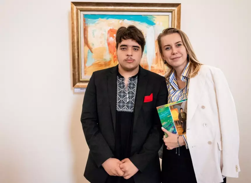 Виставка 15-річного художника у Великій лаврській дзвіниці: «Моя квітуча Україно» - 1