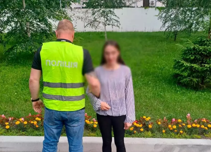 Небезпечна доставка: у Києві викрили жінку, яка продавала наркотики через пошту - 3