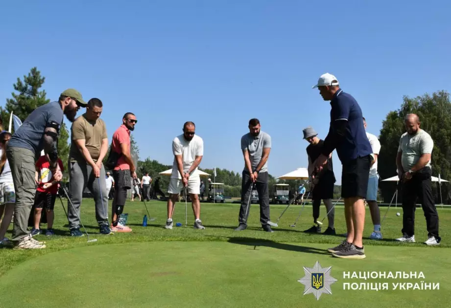 Поранені, але незламні: на Київщині ветерани поліції проходять реабілітацію через гольф - 1