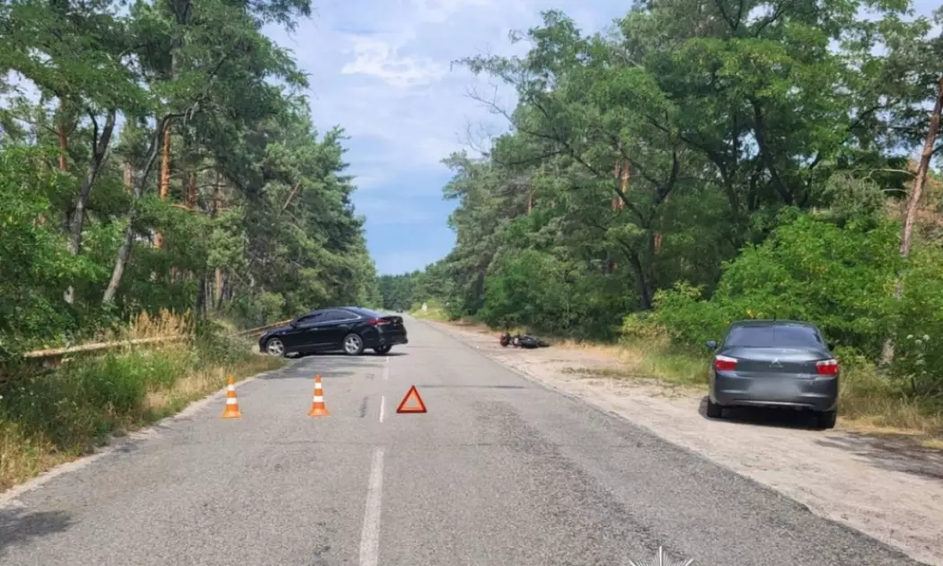 Аварія на Київщині: мотоцикліст і пасажирка в лікарні - 1