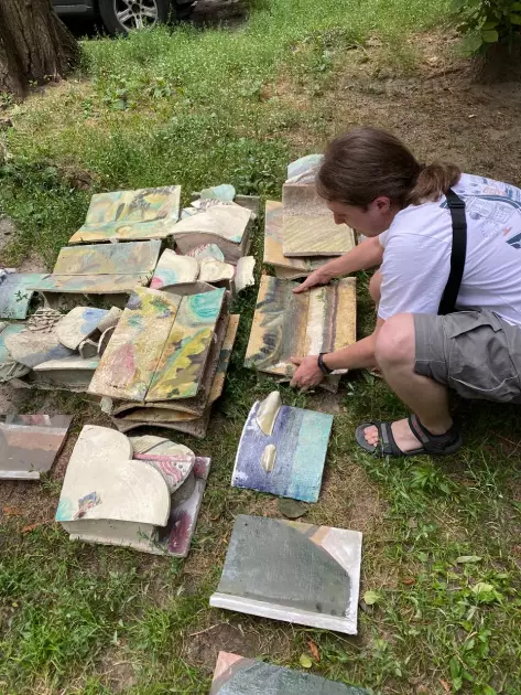 Активісти врятували унікальне керамічне панно, викинуте столичною бібліотекою десять років тому - 1