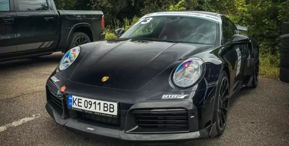Під Києвом засвітився рідкісний Porsche 911 Turbo S за $500 000 — 900 к.с. та шалена швидкість - 2