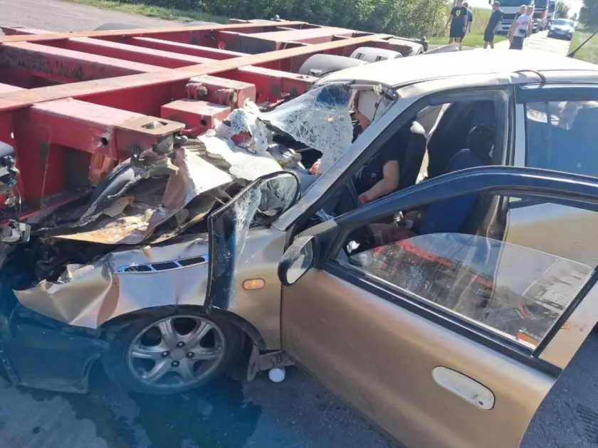 На Київщині прикордонники врятували постраждалих із понівеченого авто: обійшлося без жертв - 1