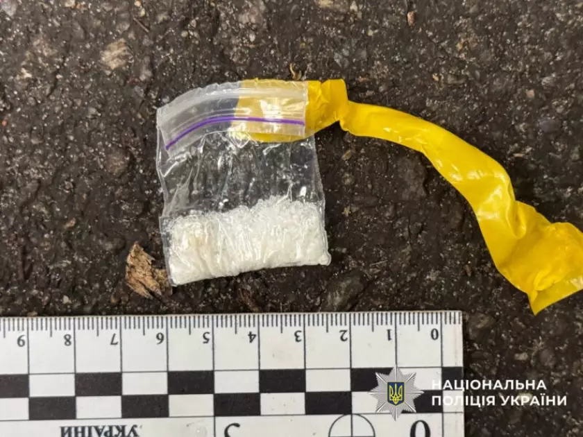 У Голосієві 16-річну дівчину затримали з партією психотропів - 2