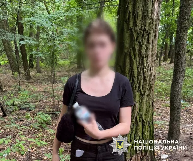 У Голосієві 16-річну дівчину затримали з партією психотропів - 3