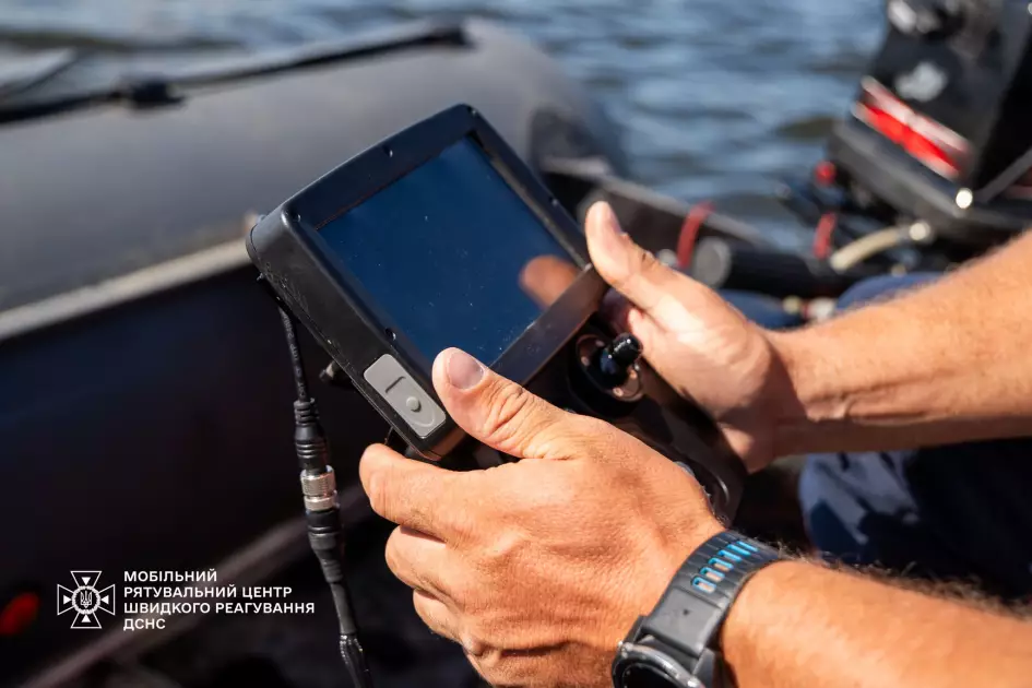 На Київщині ДСНС розміновує водойми за допомогою підводного дрона - 1
