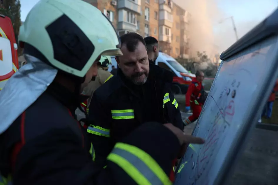 Київ після атаки: кількість поранених зросла до 30, під завалами шукають людей - 1