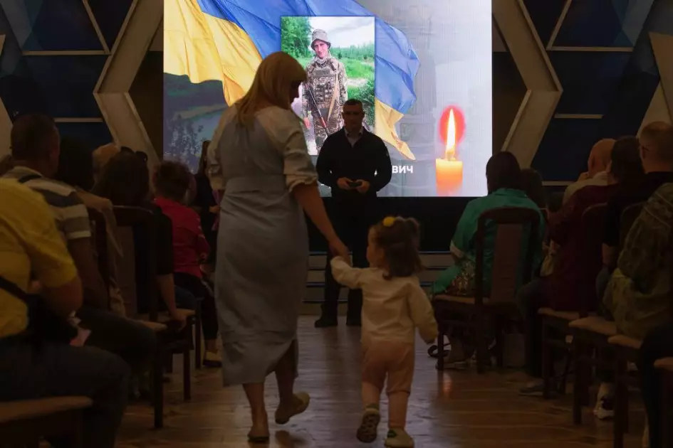 У Києві вручили 71 посмертну медаль «Честь. Слава. Держава» родинам Героїв - 3