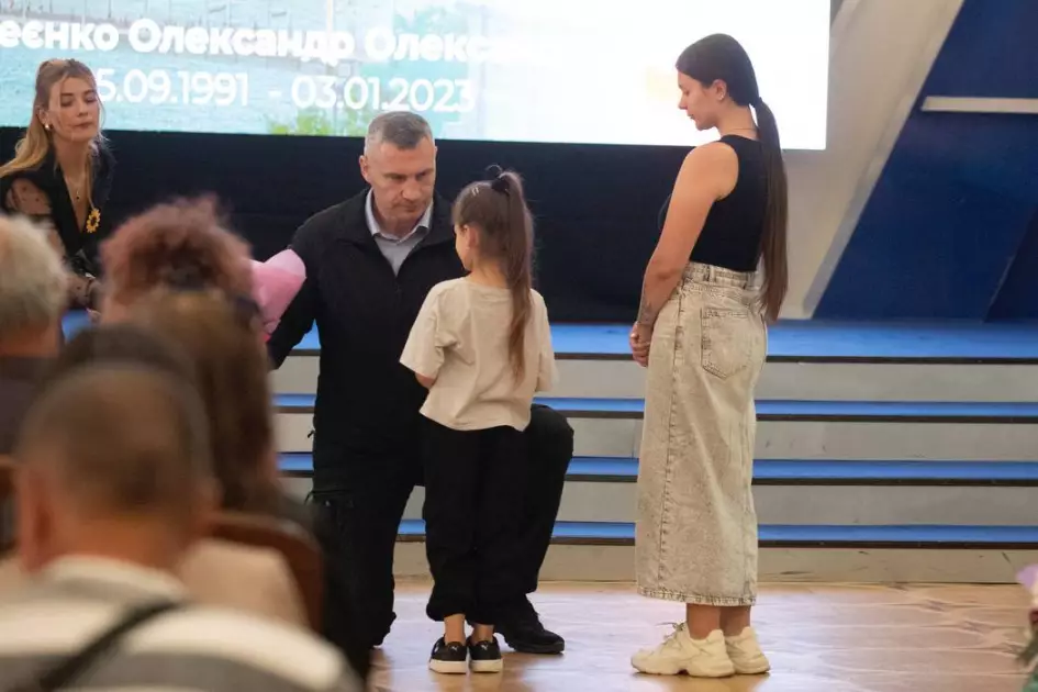 У Києві вручили 71 посмертну медаль «Честь. Слава. Держава» родинам Героїв - 2
