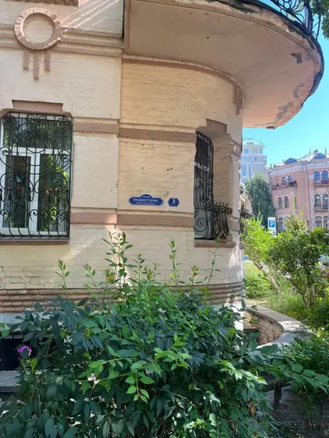 У Києві з’явилися таблички на вулиці імені Богдана Ступки - 1