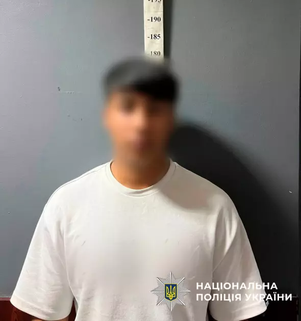 У Києві затримали 17-річного, який жорстоко побив чоловіка в Гідропарку й забрав телефон - 1