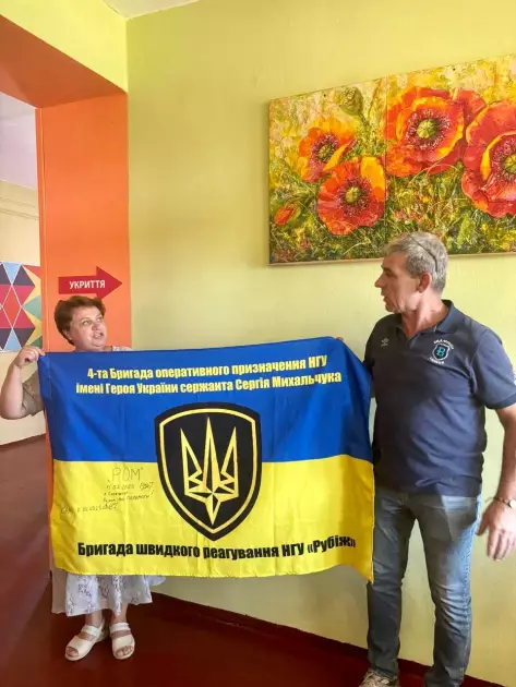 Учні Мироцької гімназії зібрали 11 тисяч гривень для ЗСУ замість букетів - 1