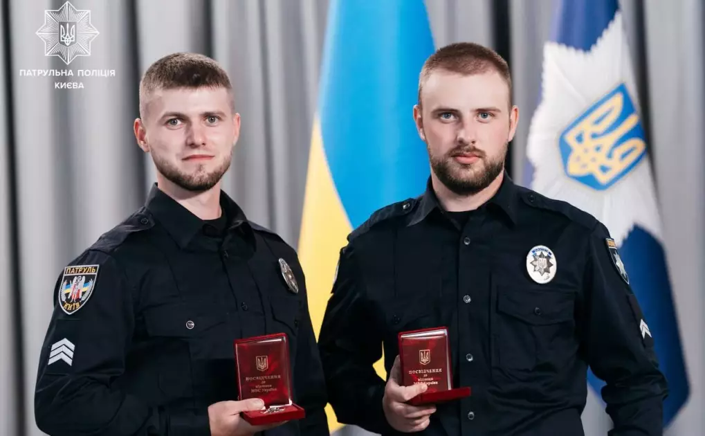 Столичних патрульних відзначили нагородами за героїзм під час обстрілу Києва - 3