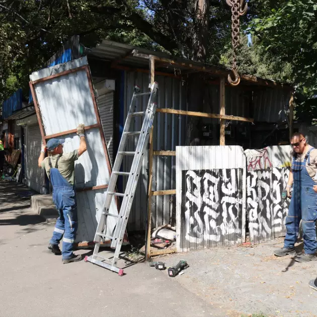 У Києві знесли 11 застарілих кіосків на проспекті Європейського Союзу - 1