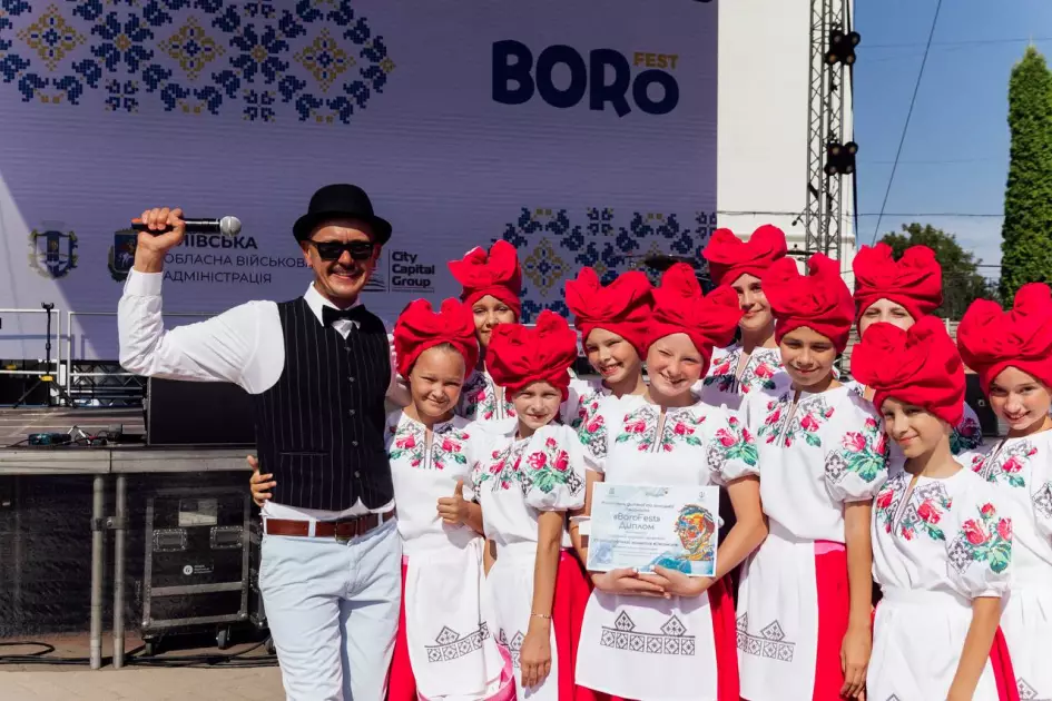 У Бородянці відбувся перший BOROFEST: 40 юних талантів отримали стипендії до 15 тисяч гривень - 1