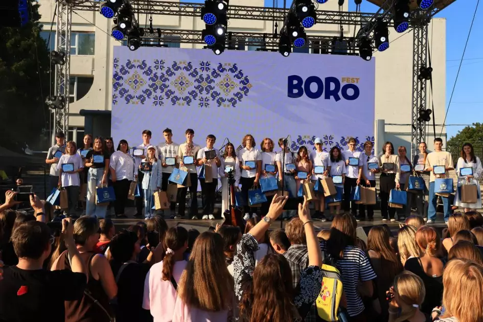 У Бородянці відбувся перший BOROFEST: 40 юних талантів отримали стипендії до 15 тисяч гривень - 4