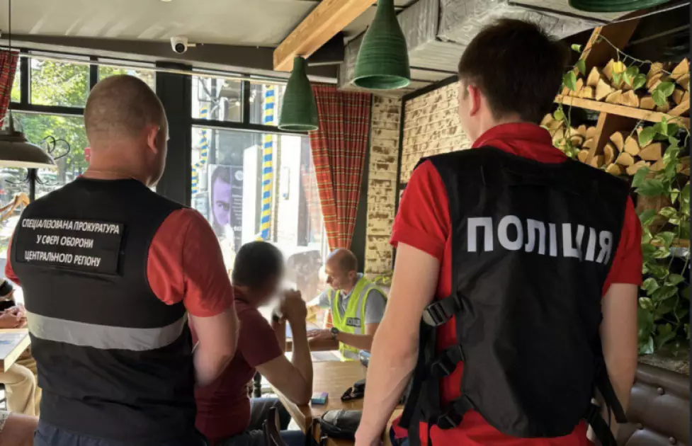У Києві викрили посадовця Міноборони на схемі з бронюванням за 10 тисяч доларів - 2