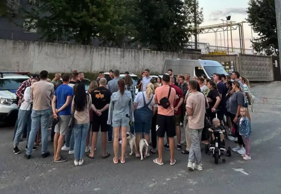 У Крюківщині мешканці «Парадайз Авеню» вийшли на протест через блекаут4 - 1