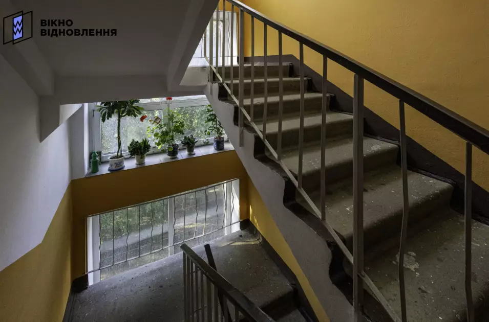 Балкони менші, стіни сипляться: жителі критикують ремонт будинку на Остапа Вишні - 3
