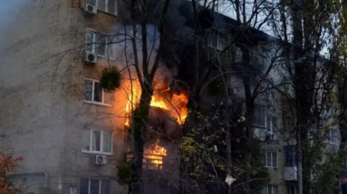 Балкони менші, стіни сипляться: жителі критикують ремонт будинку на Остапа Вишні - 1