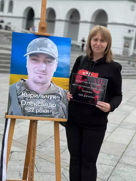 «Наші ще не вдома»: на Майдані пройшла акція на підтримку полонених і зниклих військових - 2