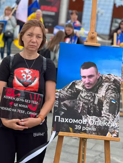 «Наші ще не вдома»: на Майдані пройшла акція на підтримку полонених і зниклих військових - 4