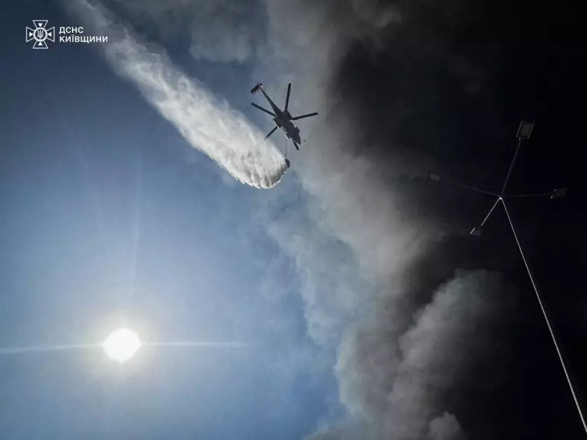 Масовані удари рф по Київщині: зруйновані ангари, авто та навчальний заклад у Фастівському районі - 1