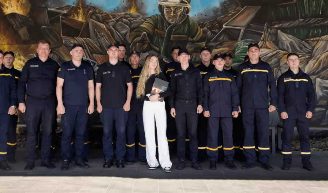 На київському вокзалі з’явився стінопис на честь рятувальників - 1