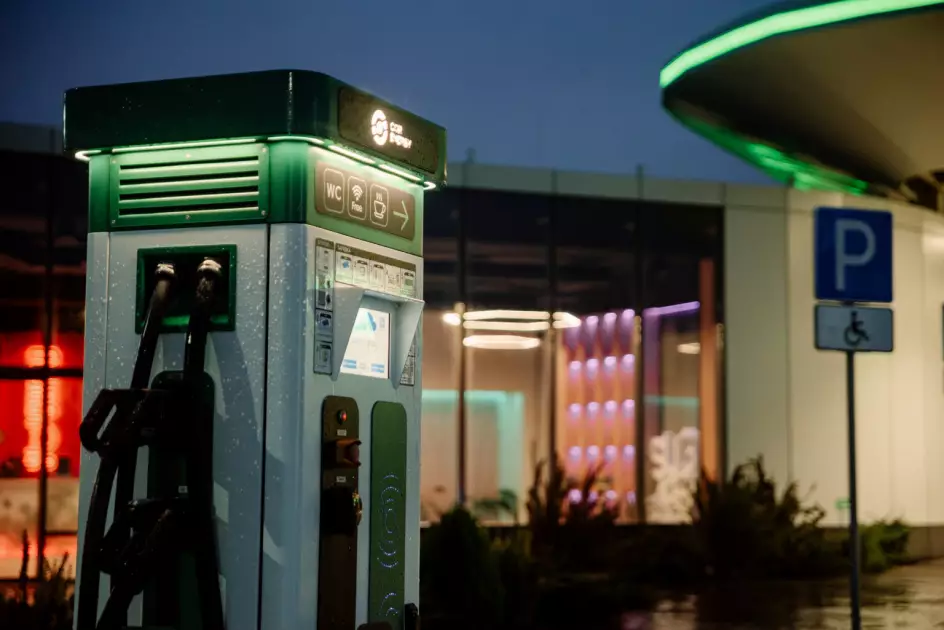 Під Києвом запрацював перший сонячний автозаправний комплекс COR-Energy - 3