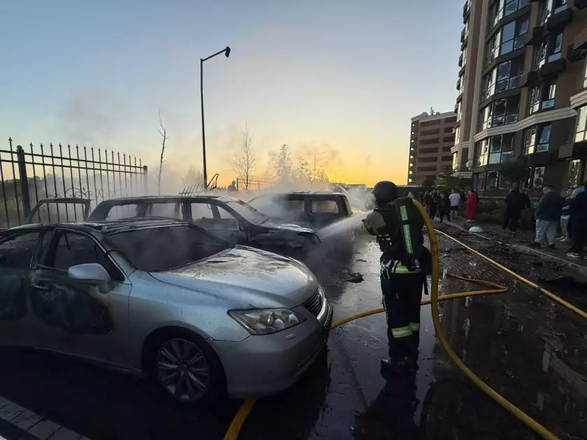 Нічна атака на Київщину: дрони та ракети пошкодили житлові будинки та автомобілі у трьох районах - 3