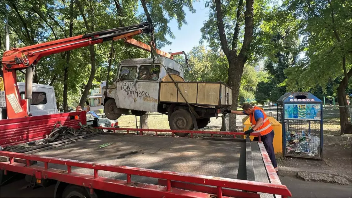 Майже 1700 занедбаних автомобілів вивезли з київських дворів за останні шість місяців - 3