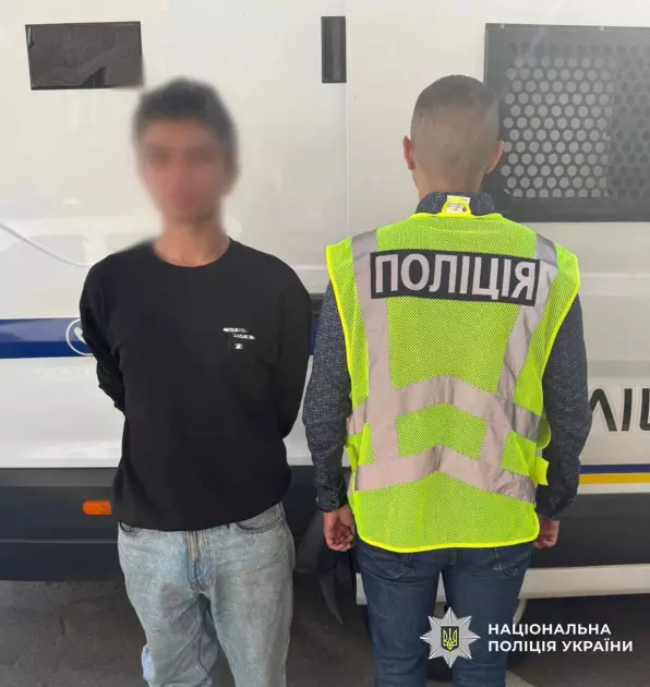 У Києві двоє чоловіків побили та пограбували мешканця Голосіївського району - 1