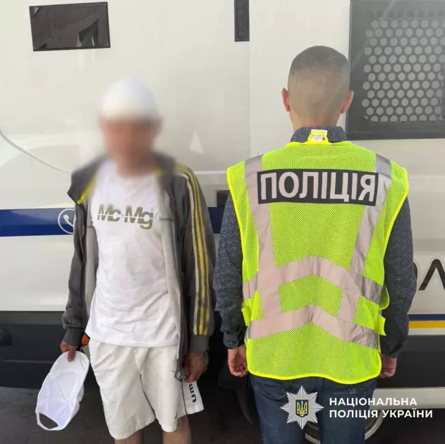 У Києві двоє чоловіків побили та пограбували мешканця Голосіївського району - 2