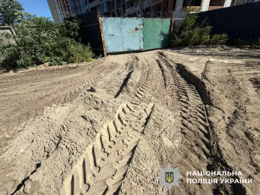 Поліція розслідує самовільне будівництво та порушення природоохоронної зони у Дніпровському районі - 3