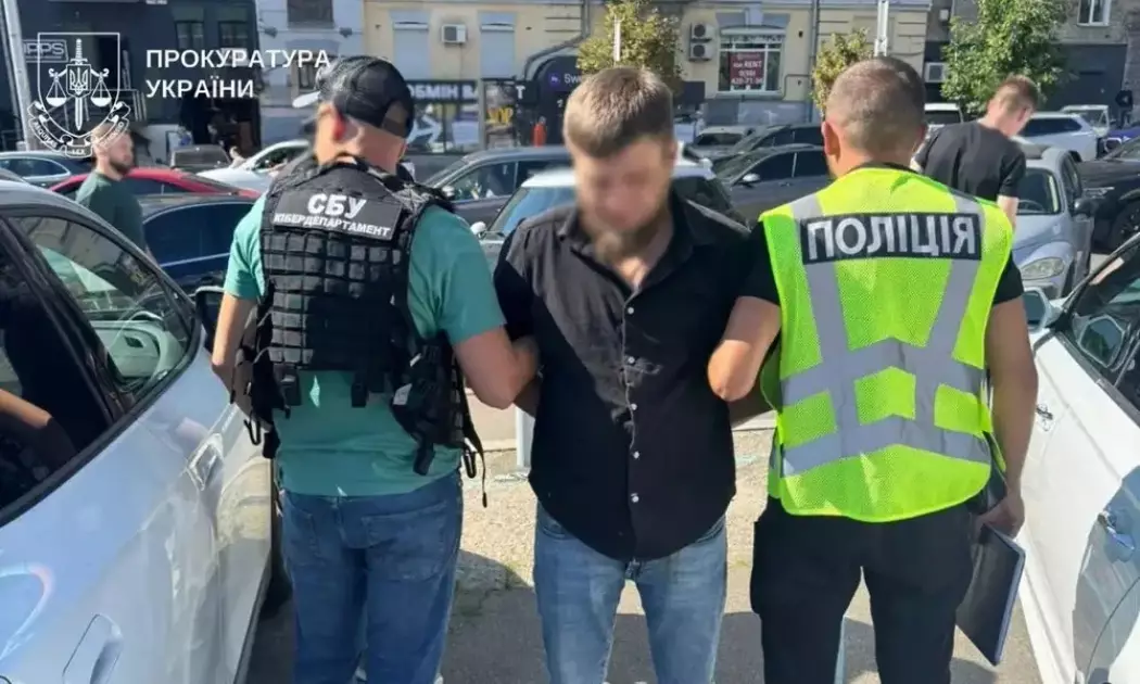 У столиці затримали організатора фіктивного бронювання для виїзду за кордон - 1