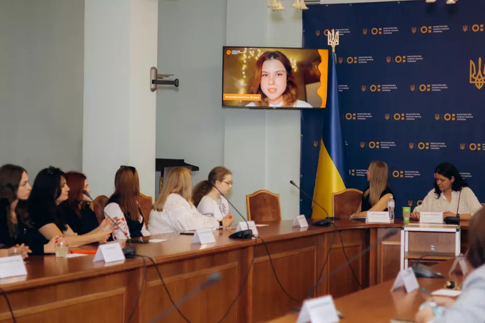 «Я тебе чую»: у Києві нагородили переможців конкурсу учнівських есе та плакатів про окупацію - 1