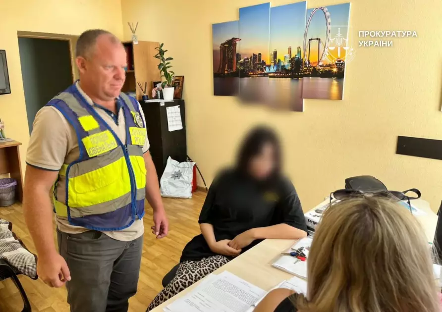 Залишила сина на п’ять днів у квартирі: киянці-підлітку загрожує до 8 років ув’язнення - 3