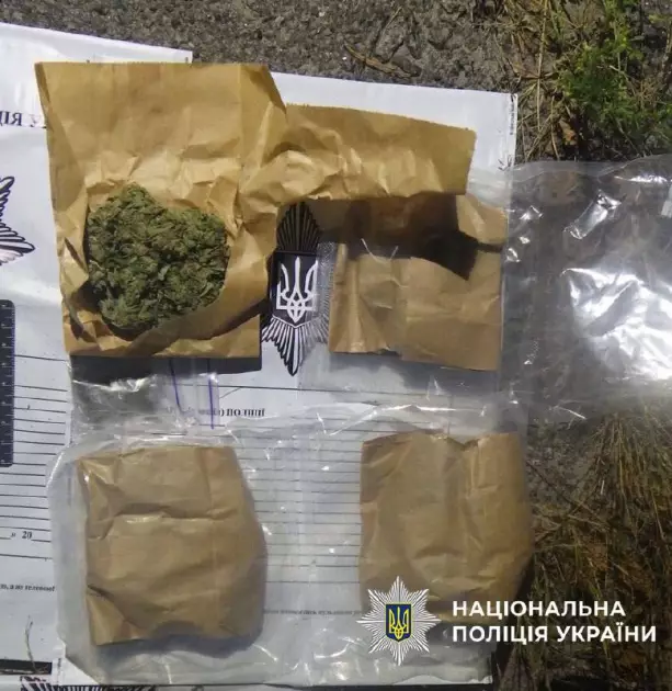 Поліцейські викрили киянина, який розвозив наркотики на самокаті - 3