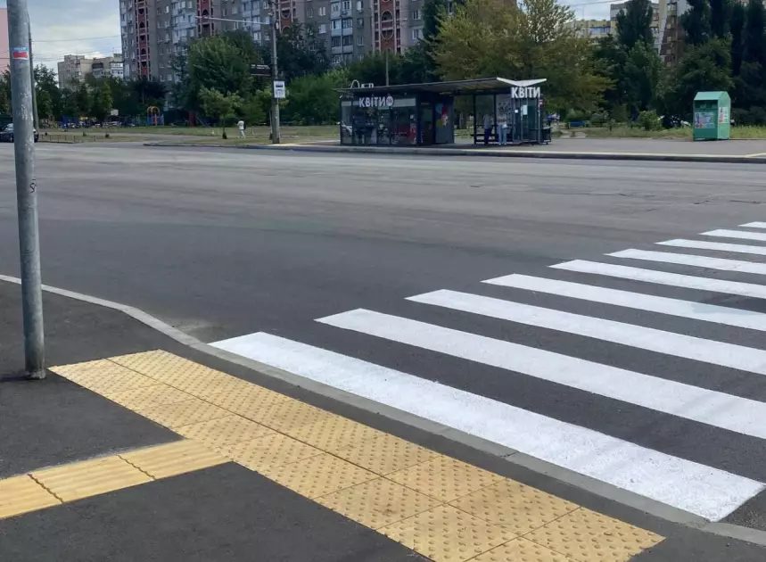 У Києві облаштували понад 300 безбар’єрних переходів із тактильною навігацією - 2