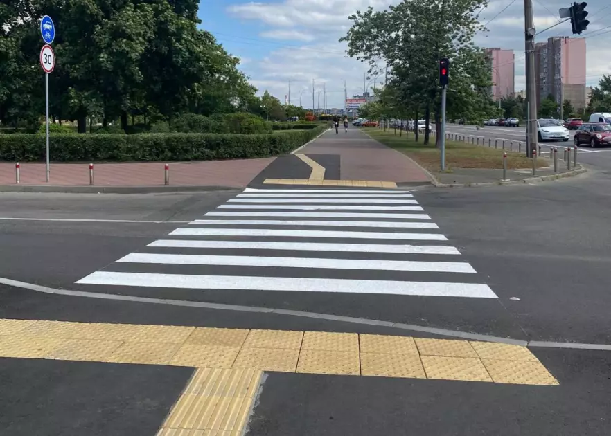 У Києві облаштували понад 300 безбар’єрних переходів із тактильною навігацією - 1