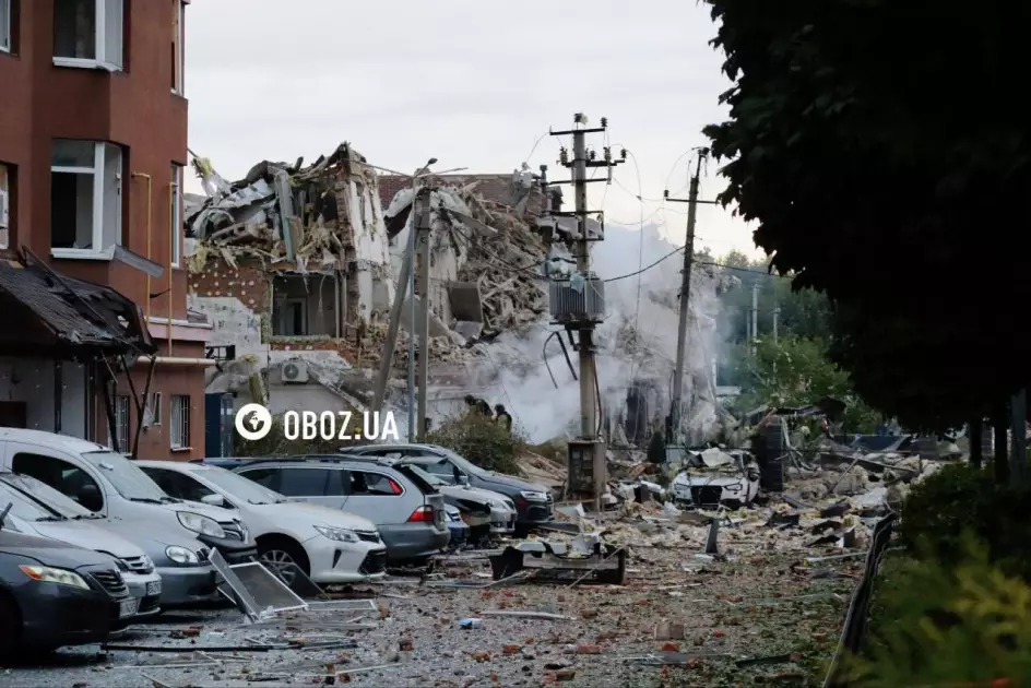 На Петропавлівській Борщагівці житлові будинки знищено вщент: здіймаються стовпи диму після прильотів - 2