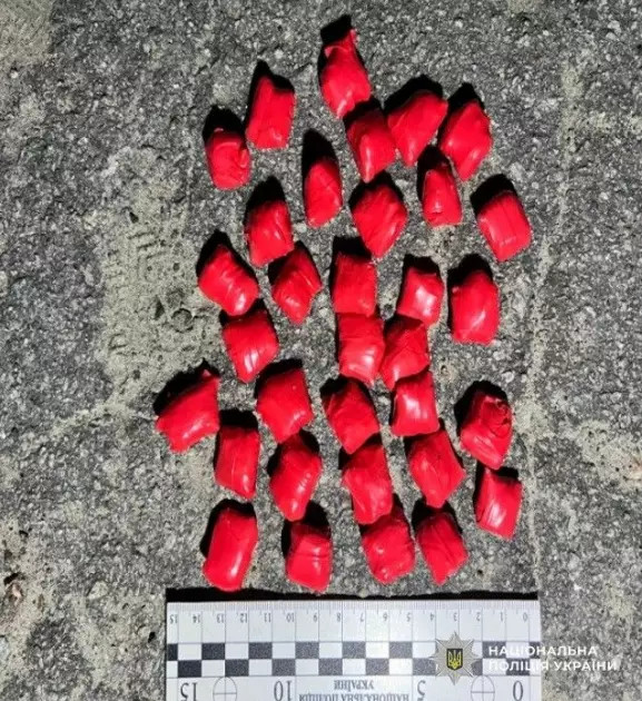 На Оболоні затримали 17-річного підлітка за збут психотропів через «закладки» - 2