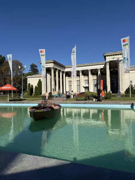 На ВДНГ після 10 років занедбаності відновили центральний басейн - 2