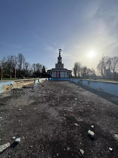 На ВДНГ після 10 років занедбаності відновили центральний басейн - 3