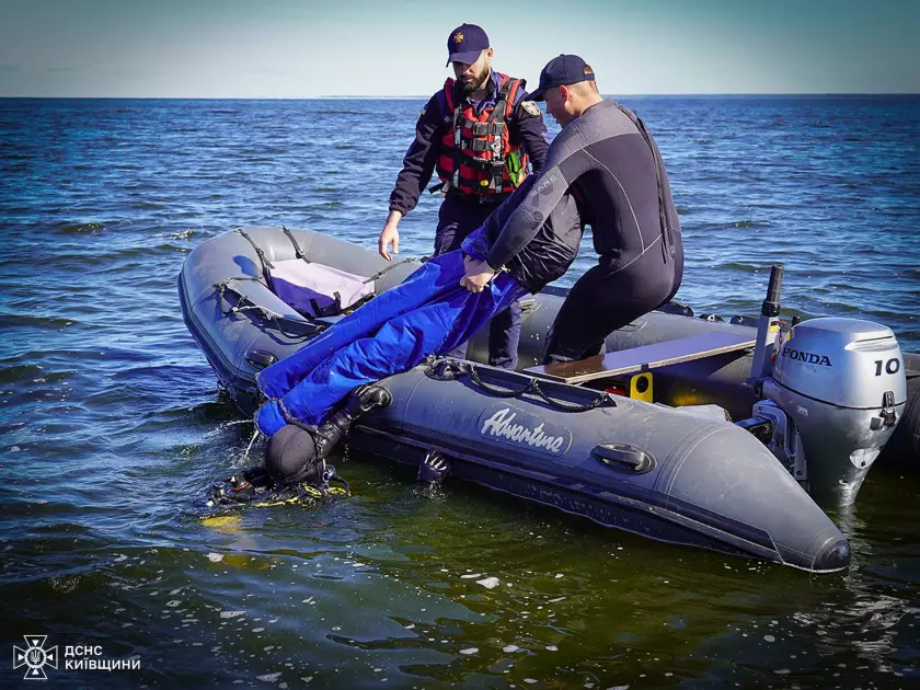 На Київщині рятувальники провели навчання на воді - 1