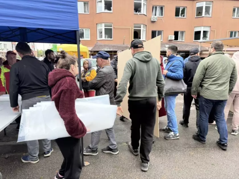 Микола Калашник: У всіх постраждалих громадах Київщини тривають роботи з ліквідації наслідків атаки - 1