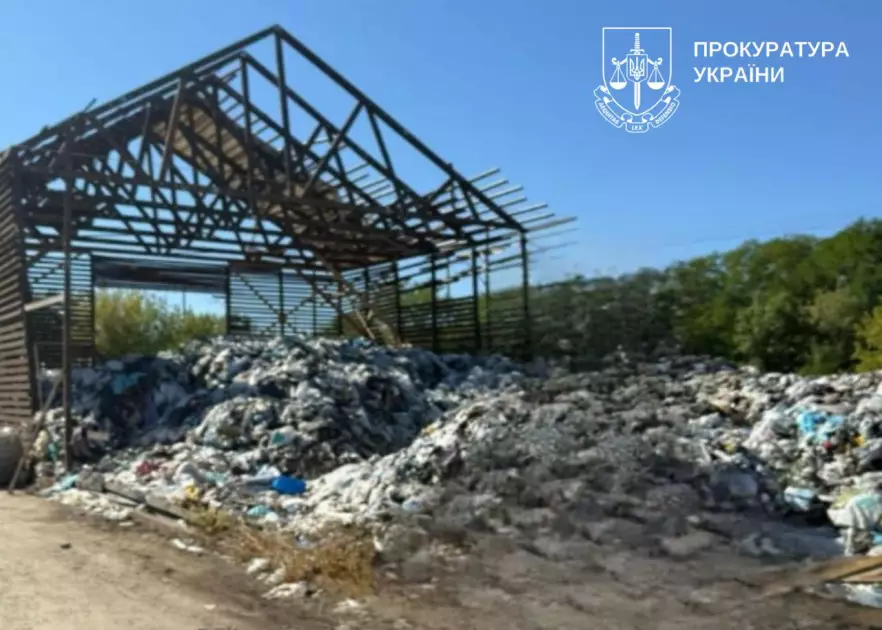 У Києві викрили директора ТОВ, який влаштував незаконне сміттєзвалище на 2 га землі - 1
